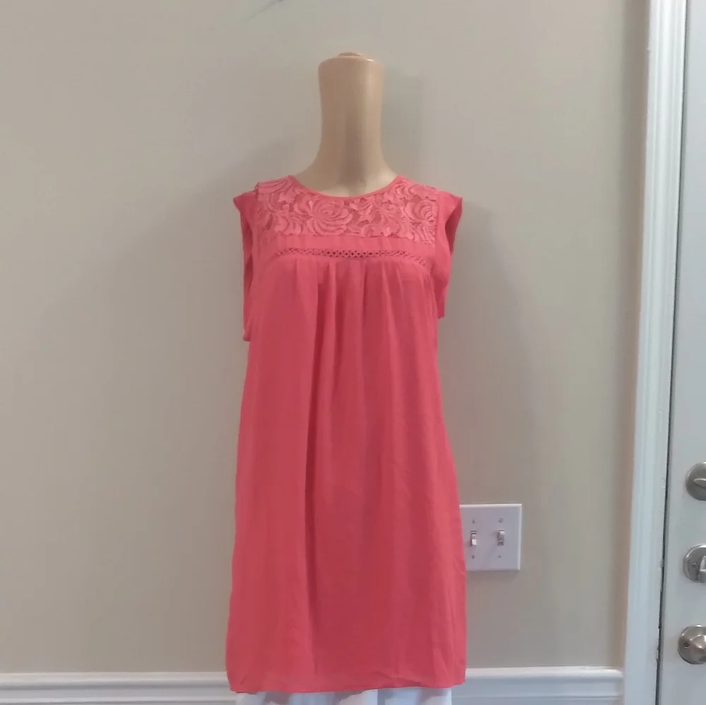 4/$20 women's top - Picture 3 of 8
